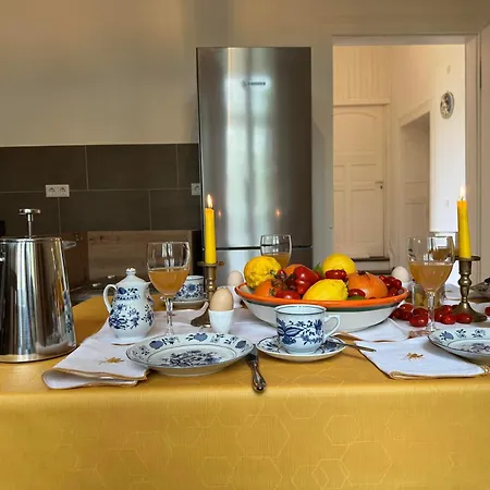 L' Extravagante Im Garten Von Schloss Apartment Schmidtheim
