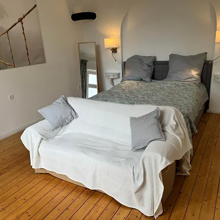 Апартаменты L' Extravagante Im Garten Von Schloss