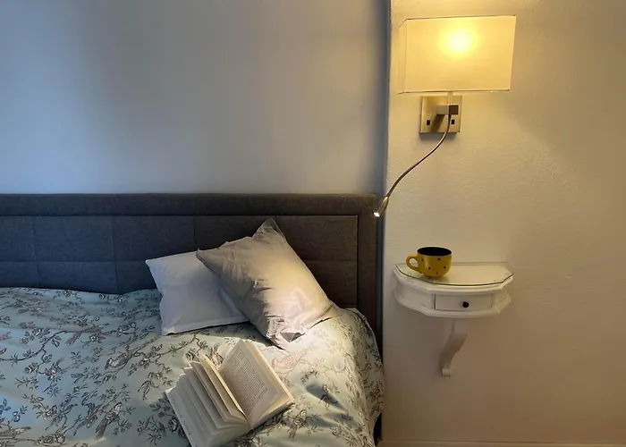 L' Extravagante Im Garten Von Schloss شقة *