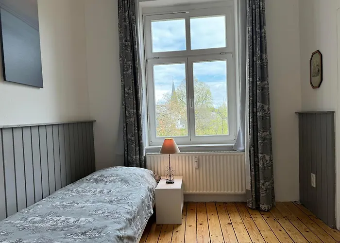 L' Extravagante Im Garten Von Schloss Schmidtheim