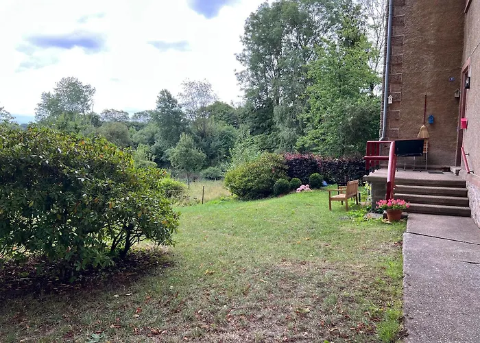 L' Extravagante Im Garten Von Schloss Appartement Schmidtheim