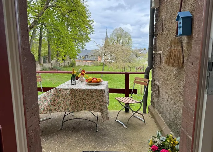 L' Extravagante Im Garten Von Schloss Schmidtheim